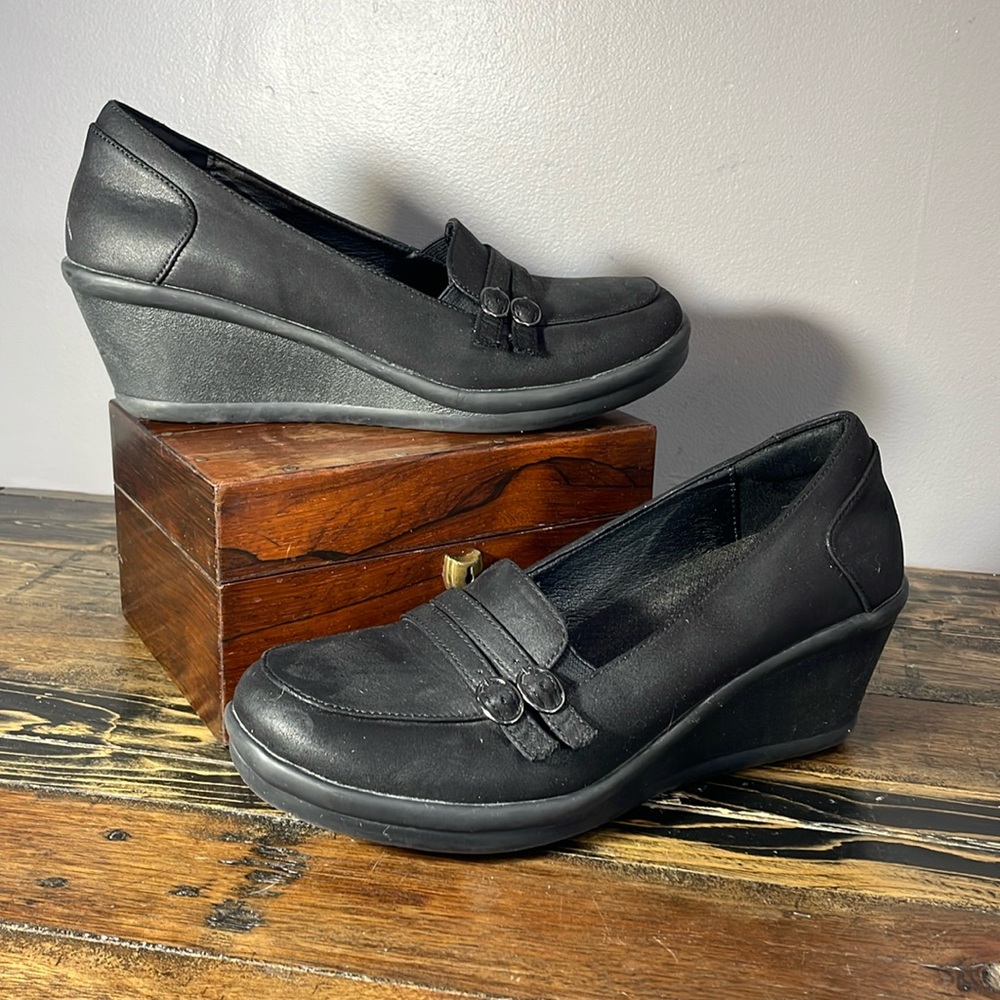 Sketchers wedge casual black shoes comfy!  Size 10 women’s Memory Foam -  nice!
